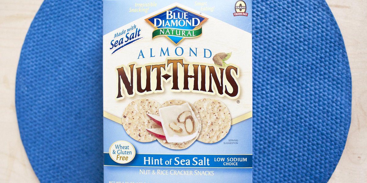 nutthins's tweet photo. Keep it simple with Hint of Sea Salt #ItMustBeTheAlmonds http://t.co/1QbFz02itG