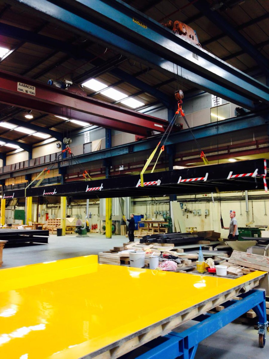 3Dpattern's tweet image. Both cranes needed for this large scale steel table today #precast #concrete #moulds