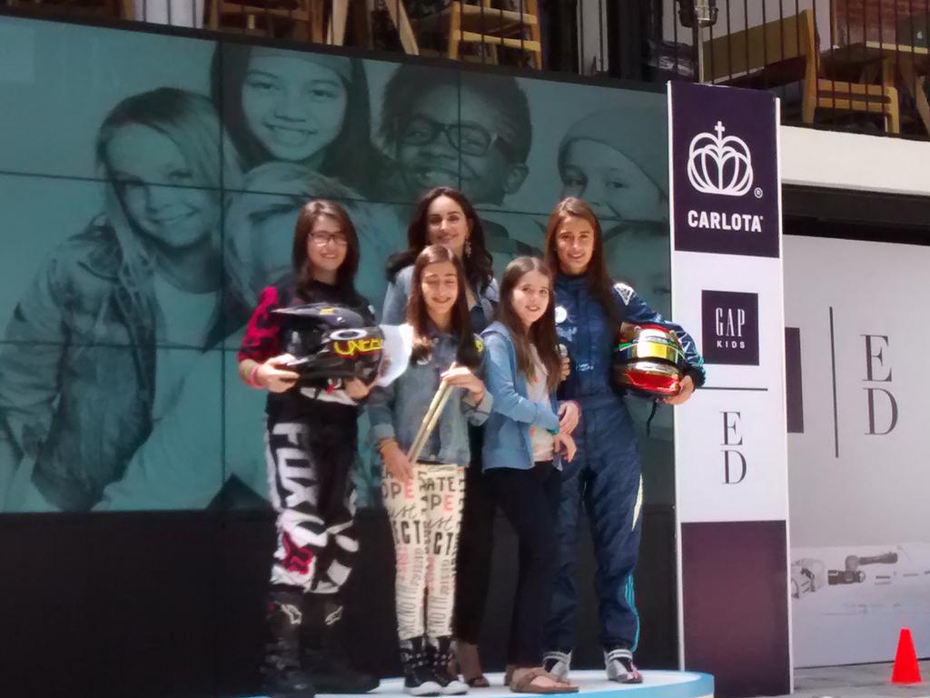 tiemposdemexico's tweet photo. Presentación de #girlby @gapmexico #theyworld con la bella @ADELAREGUERA @tiemposdemexico @prensa_danna http://t.co/fsGXb8HbdO