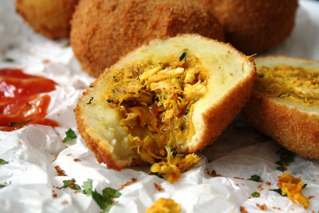 Maunika Gowardhan on X: "NEW RECIPE- Bengali Macher Chop/ Fried #potato  cutlets stuffed w spiced fish http://t.co/Yr5Vpr3lGB #fish #bengali  http://t.co/KXNX2XnxE4" / X