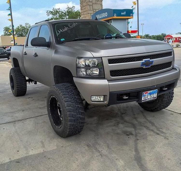 _LiftedTrucks_'s tweet photo. #Chevy http://t.co/UcySPFnQIB