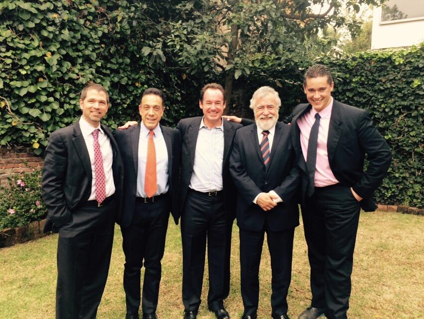 Con amigos de #SeccionPolítica <a href="/USEmbassyMEX/">Embajada EU en Mex</a> Gabriel Feddersen <a href="/JoakiMonserrate/">Joaquin Monserrate</a> y mi compañero Senador <a href="/A_Encinas_R/">Alejandro Encinas</a>