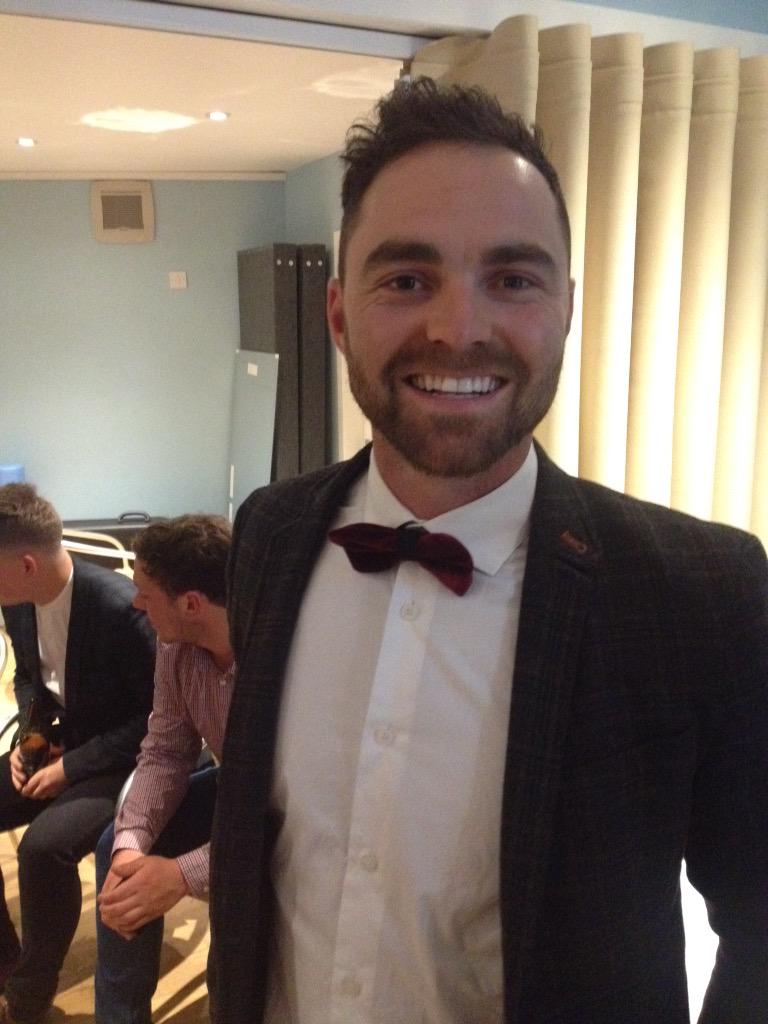 FraggleWatts's tweet photo. Another bottle of wine please waiter. @CarltonCricket #champ #poorkit http://t.co/LiamjdLv9F