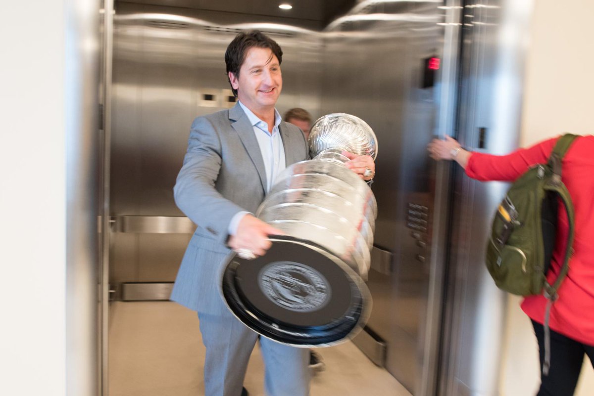 NorthwesternMed's tweet image. Our Dr. Terry, &amp;amp; @NHLBlackhawks head team physician, bringing the #StanleyCup for a visit! #NMHawksPride #CupTracker