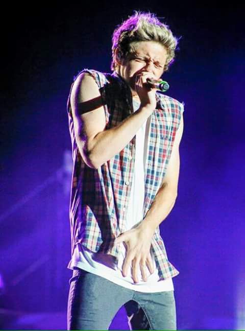 IbtihalTomlinso's tweet photo. #EMABiggestFansOneDirection
#MoroccanDirectioner http://t.co/q5Er3uydQO