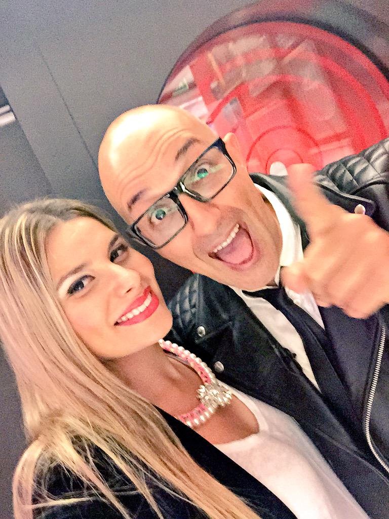 MariaLapiedra1's tweet image. Ya en @cazamariposastv con @joanSpin y collar de @Atachiac 😍❤️😍❤️