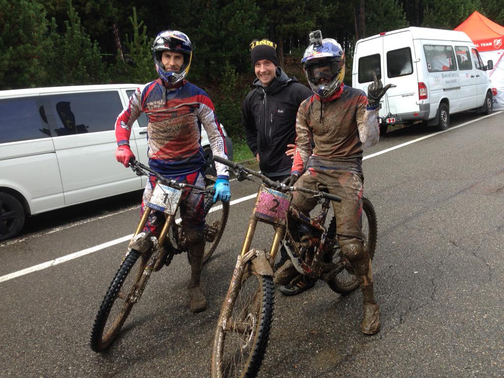 Robsonjnr's tweet photo. Who has done the most runs?!@rachelatherton or @gee_atherton #whosdoingthewashing😂 http://t.co/GTXu3lMHYo