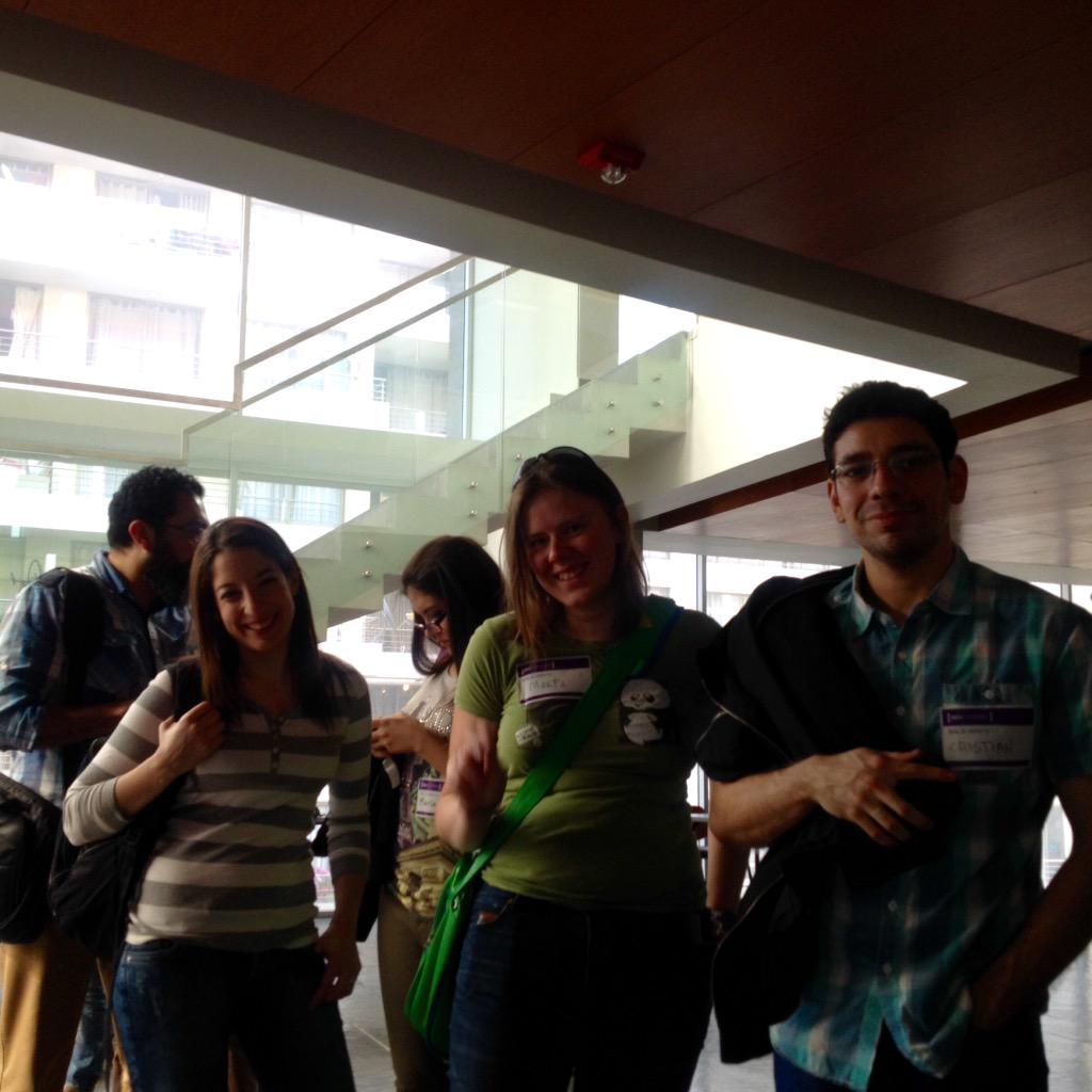 Cam_Peti's tweet image. Los #developers ansiosos por las charlas de Santiago Bustelo @Kambrica por #Hangouts #EnDevConCL @DevConChile