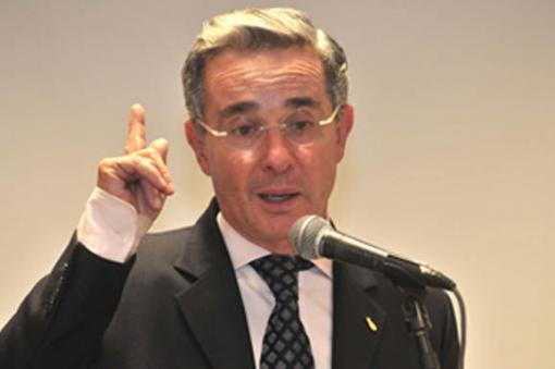 NoticiasCaracol's tweet photo. "Aumento de congresistas, también debe ser de $28.000 pesos": @AlvaroUribeVel

¿Está de acuerdo?

RT: Sí
FAV: No http://t.co/BaO2X3fUef