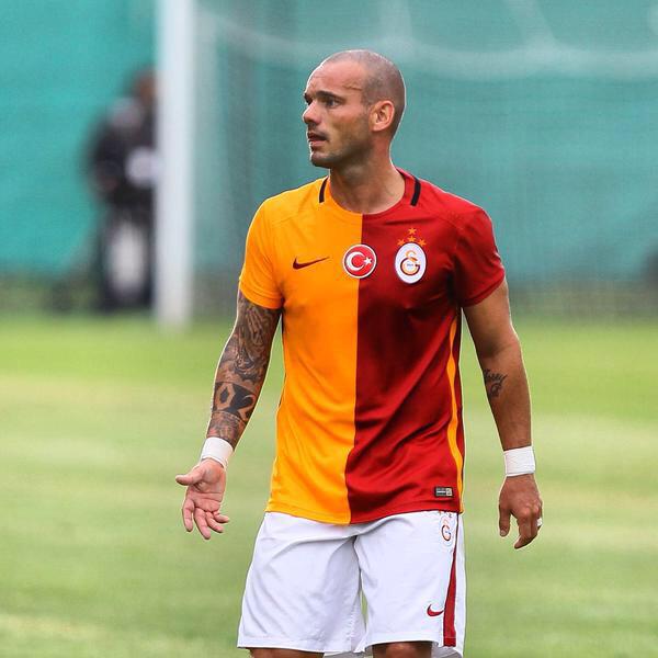 Gala_tayfa_1905's tweet photo. BÜYÜK YARIŞMA⭐️⭐️⭐️⭐️

BU TWEETE RT EDEN VE BİZİ TAKİP EDEN 1⃣ TARAFTARIMIZA 4⃣.YILDIZLI SÜRPRİZ ÜRÜN HEDİYE EDİYORUZ http://t.co/351dLhoEQe