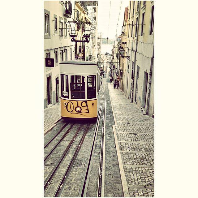ilovebairroalto's tweet photo. #lisboa #amazing #lisbon #igerlisboa #igerslx #tram #bairroalto by ale__tri http://t.co/mQXXLJMXWq