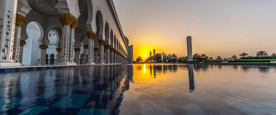 dubaimobiledev's tweet photo. Beautiful video of the #UAE all lit up http://t.co/9BRNET3RiE  

#الشارقة  
#الهلال
#دبي
#الرياض http://t.co/SSf2vrWd3j