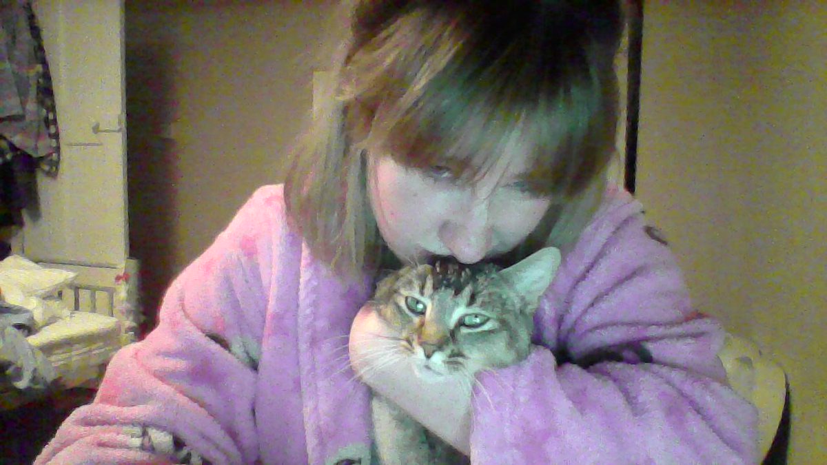 lyricstitches's tweet image. u can see the love radiating from her eyes '/;#7u