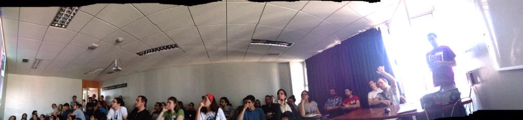 Cam_Peti's tweet image. Extra full house en #UX @Kambrica #EnDevConCL @DevConChile gracias Santiago Bustelo !!
