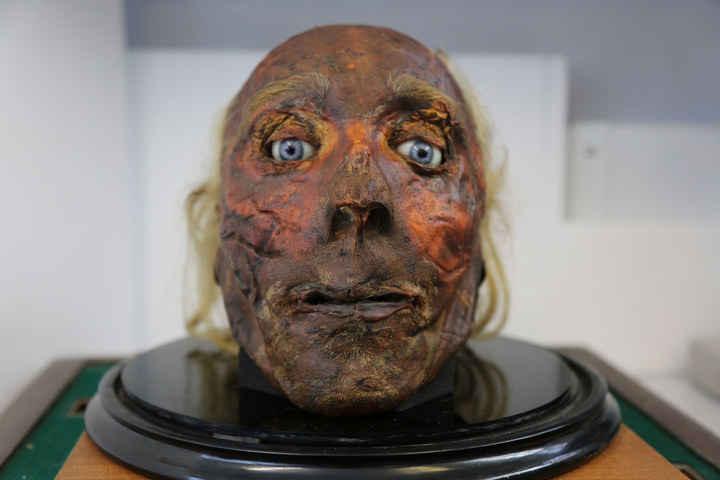 Could this Severed Head Provide clues to a totally new #Geocaching experience? Probably not. 
buzzfeed.com/hayleycampbell…