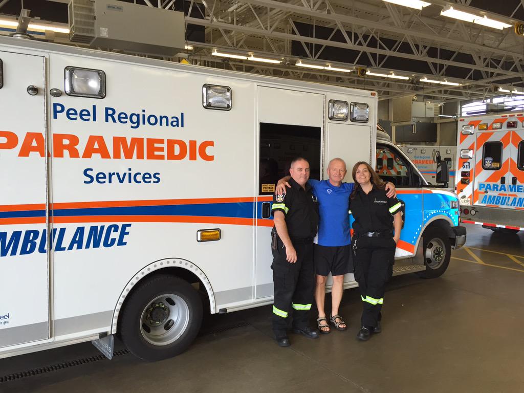 Peel_Paramedics's tweet image. .@jodykernichan &amp;amp; Partner Kendell meet &amp;amp; get thanked for helping save a Patients life! Great Job!! #thanks