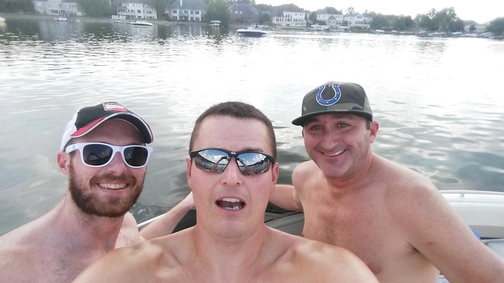 brandonjpetty's tweet photo. Good day to leave work early and get on the water!! @jflook24 @Cobyashi http://t.co/4vFJVl980S
