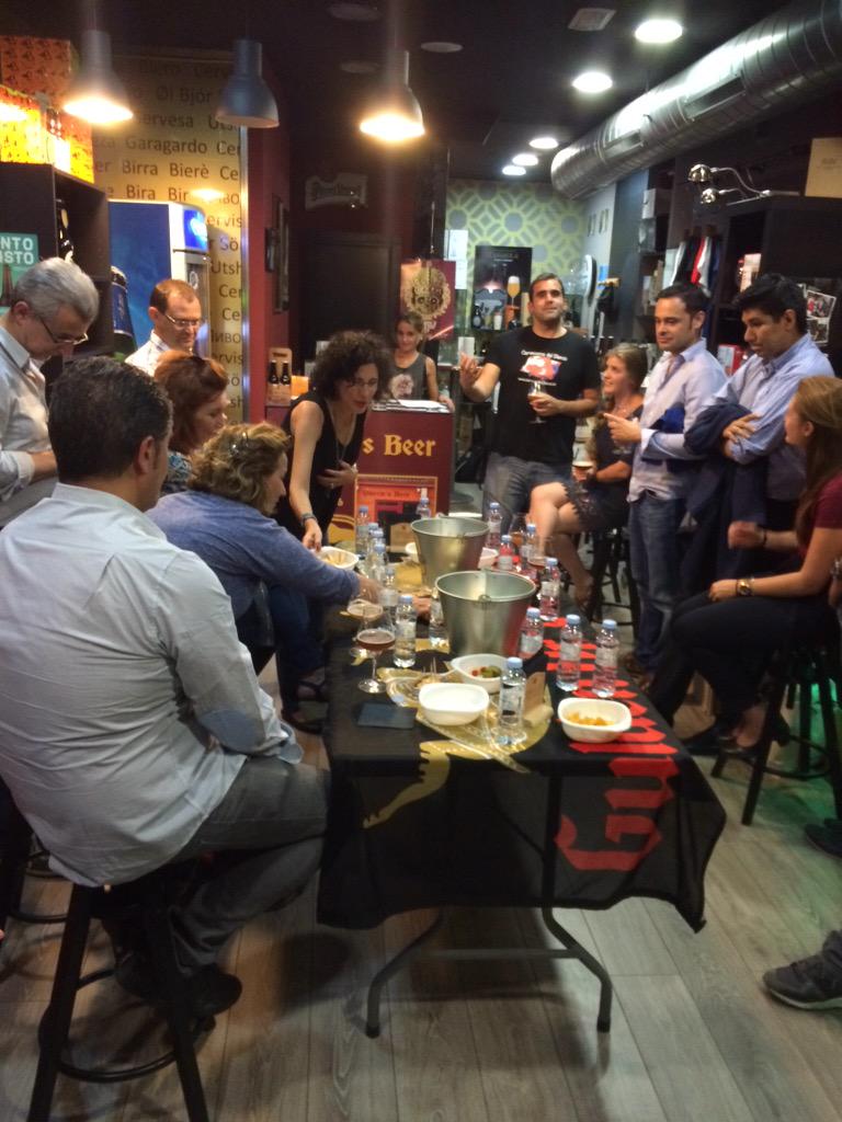 Seguimos con <a href="/CerveceroBierzo/">Cerveceros Dl Bierzo</a> en la cata de <a href="/QueensBeer/">Queen's Beer</a> #limerence. Un amor obsesivo. Salud!