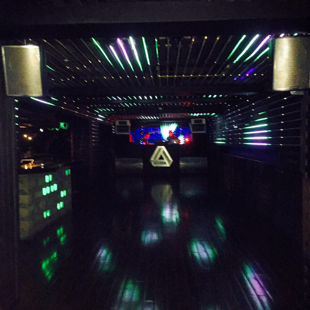 Great evening so far at <a href="/ERACapeTown/">ERACapeTown</a>. Free food and cocktails for the boys!

HAPPY BIRTHDAY!