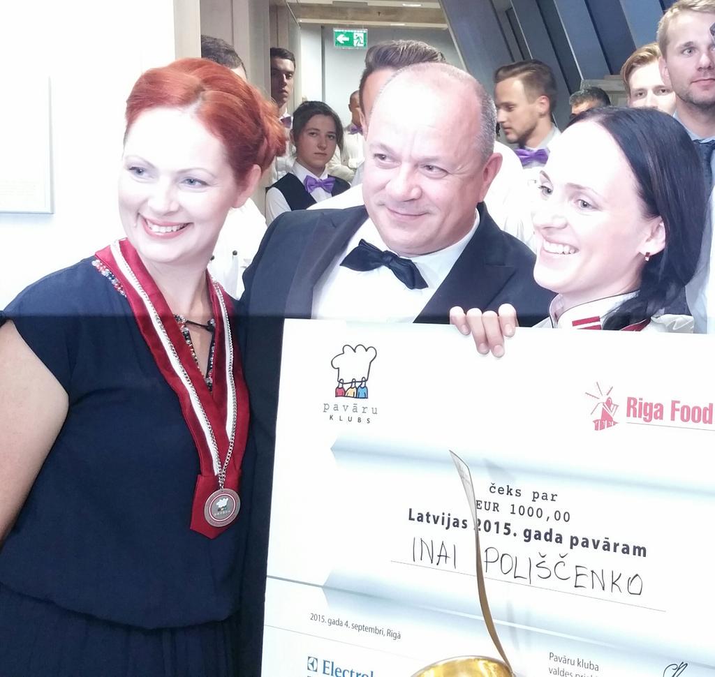 Titulu "Latvijas gada pavārs 2015" iegūst Ina Poliščenko no Rīgas restorāna "Trīs" (restorans3.lv)