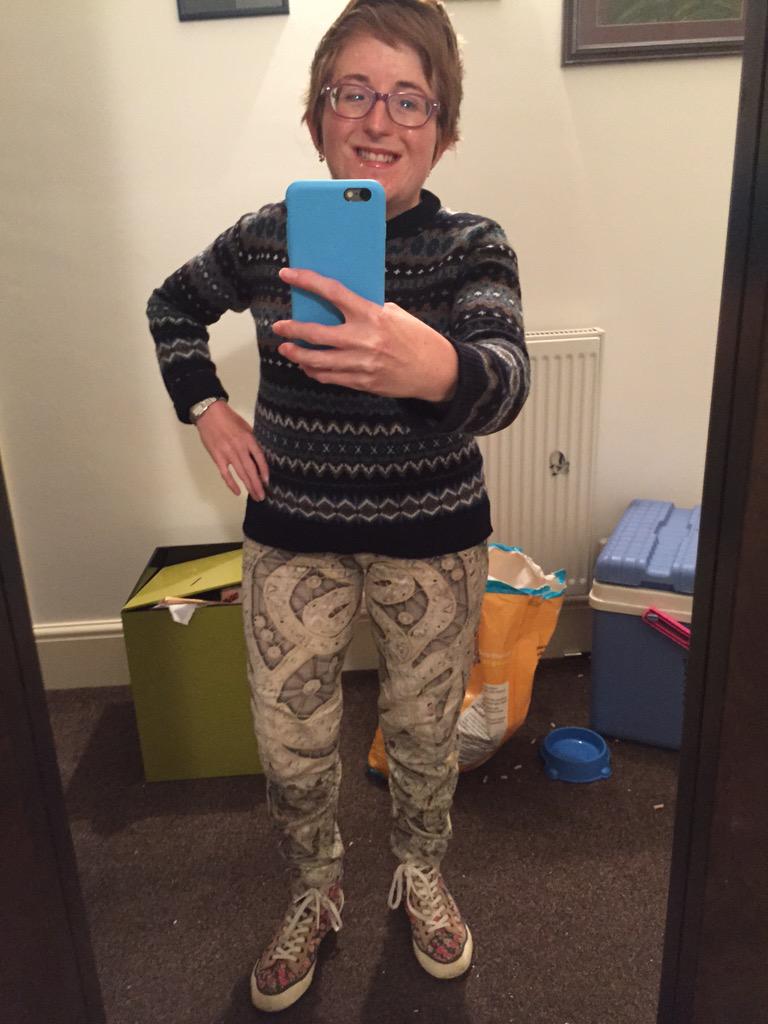 orangina17's tweet photo. Excuse the cat litter and recycling! Haha #Barbour #VivienneWestwood time for #PubO'Clock http://t.co/TwE1r1ogX3