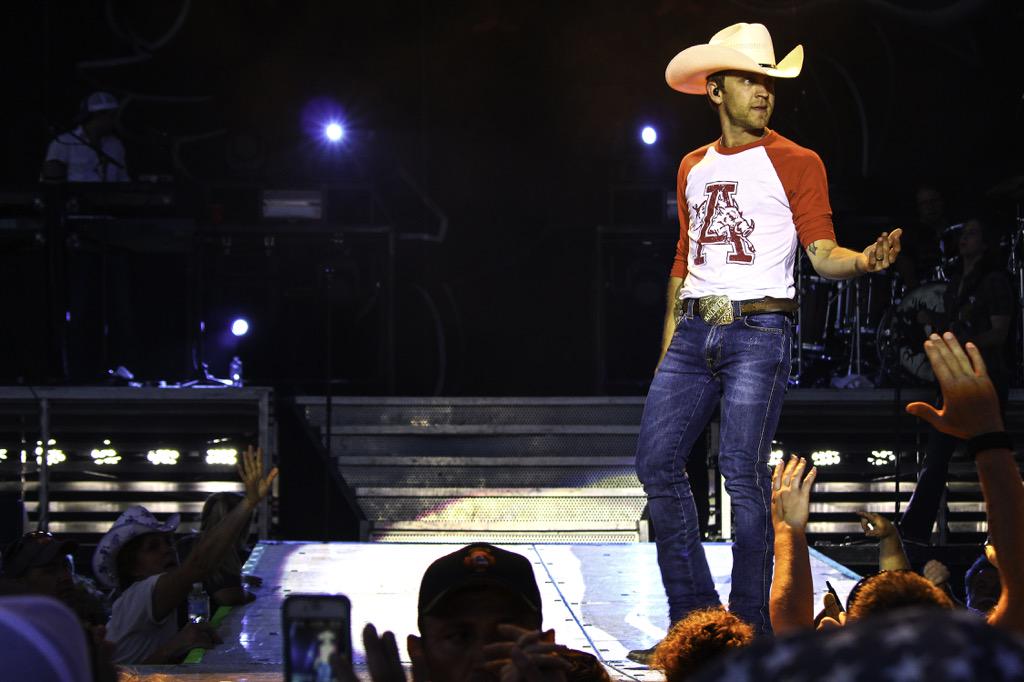JustinColeMoore's tweet photo. Woo Pig!! #CollegeColors http://t.co/5biO7LSbsO