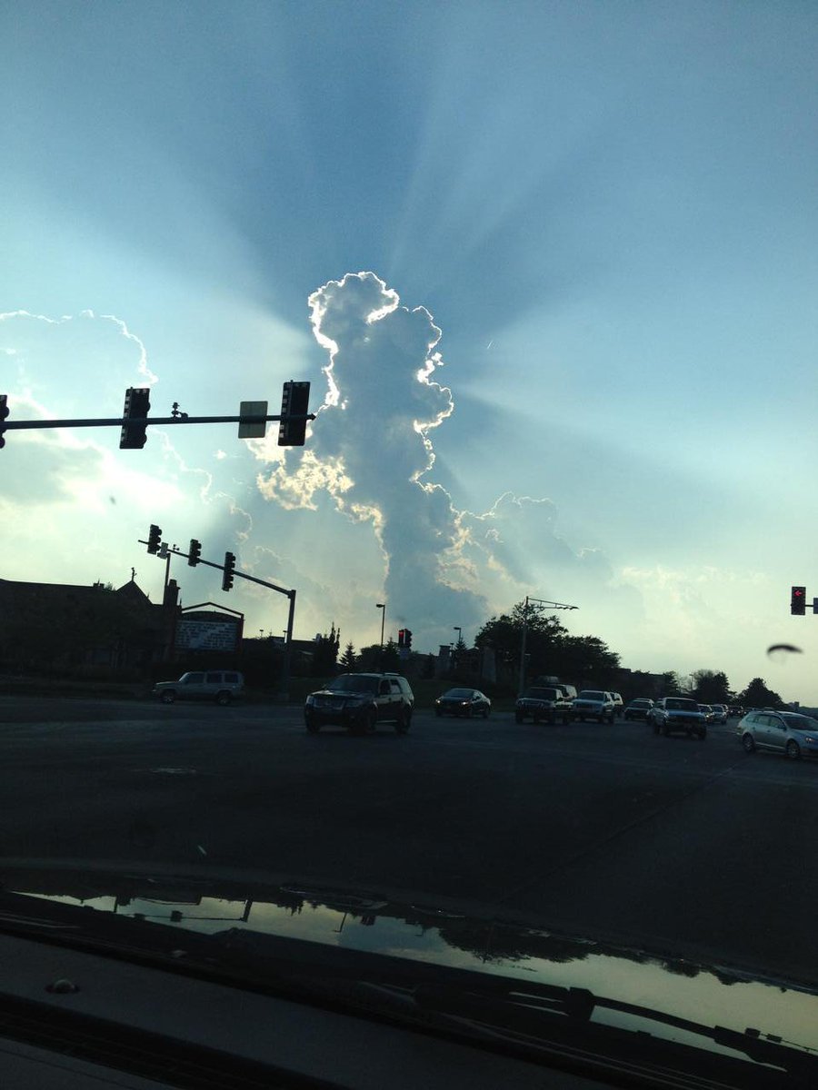 Crazy beautiful cloud on our way to Lake Geneva!