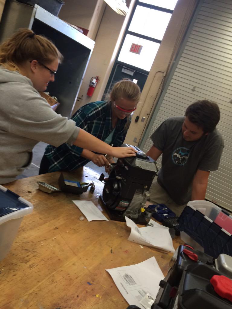 CV_AgSciences's tweet image. Finishing up the week identifying parts of the carburetor and fuel system #AgPowerTech #AgEdu365