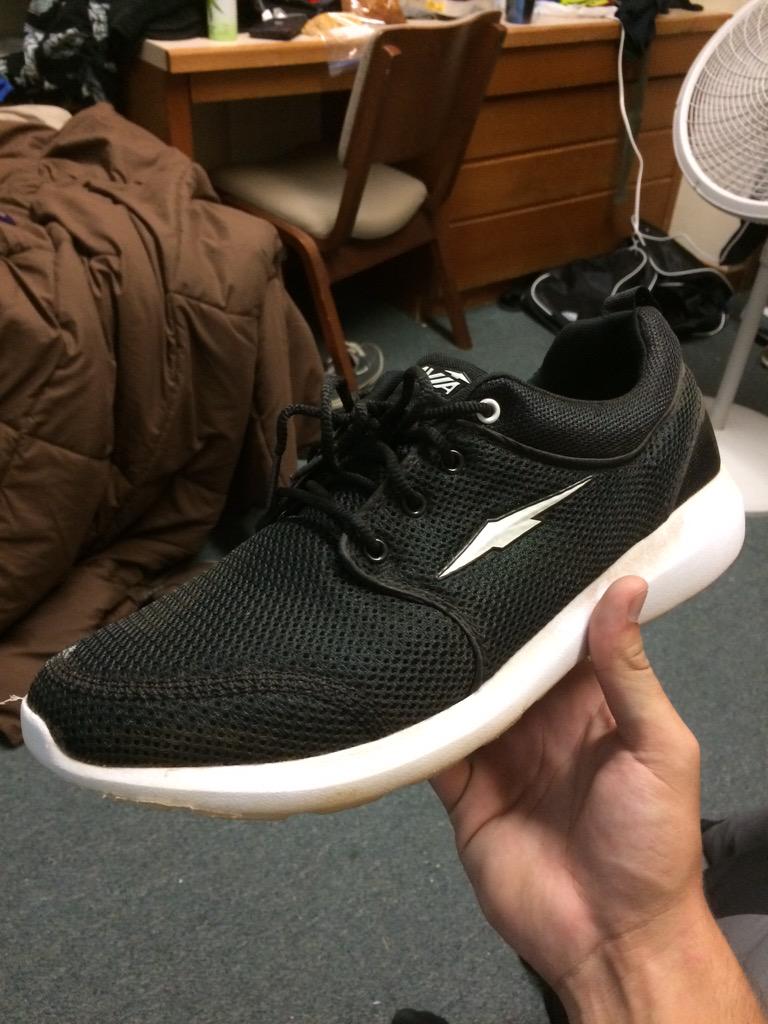 Little_Douce's tweet image. Latest cop: Pizza Hut 12's
#CollegeKicks #SneakerHead