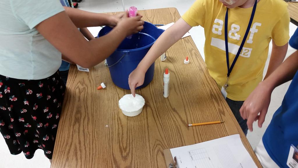 BKrauklis's tweet photo. Is gak a solid or a liquid? #ncepride #ncescience http://t.co/B5Xp5bUoou