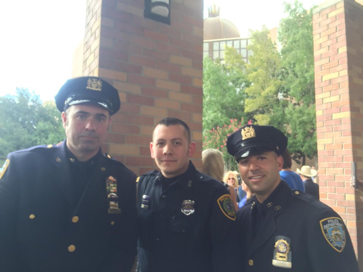 jjcisneroz's tweet photo. Overwhelming support from LE agencies from throughout U.S. Thank you @NYPDnews for your support. #bluehouston http://t.co/NLZieJSbQO