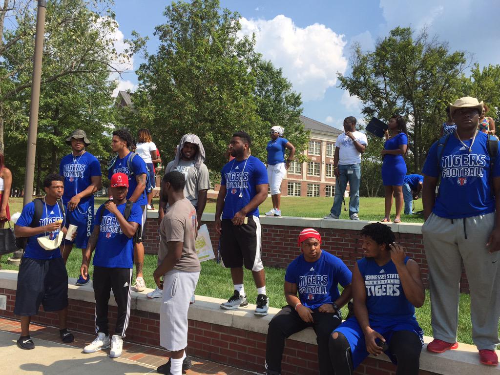 TigerTeam_TSU's tweet photo. Those Tigers in blue!! #GoBigBlue TSU Football Team taking in some #TigerLove #BamaWho http://t.co/Z9iVhnwEW8