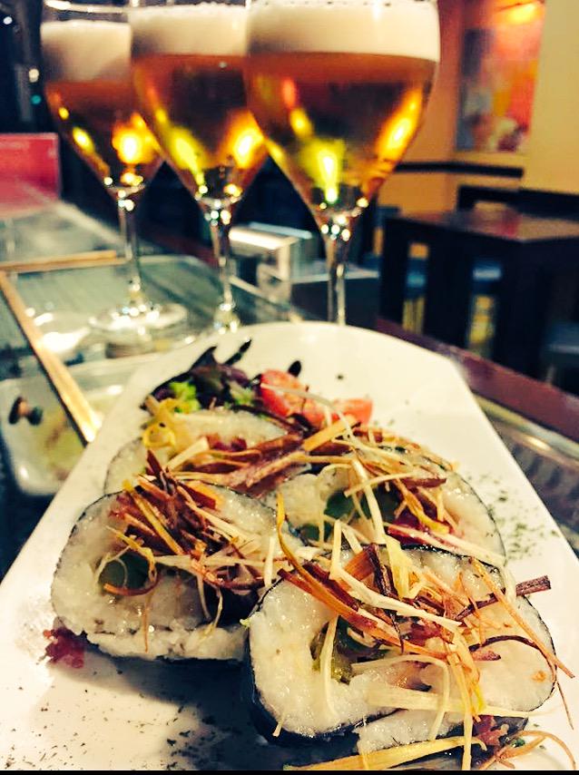 ElMentideroo's tweet photo. Buenas noches twitteros!!! Os esperamos para dar la bienvenida a la nueva temporada con este delicioso maki 🍷 http://t.co/u8qrfj3nEI
