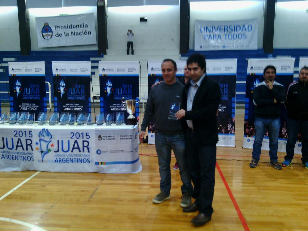 JuarOK's tweet photo. ¡Comenzó la jornada de premiación! http://t.co/Swuy4IO4tR