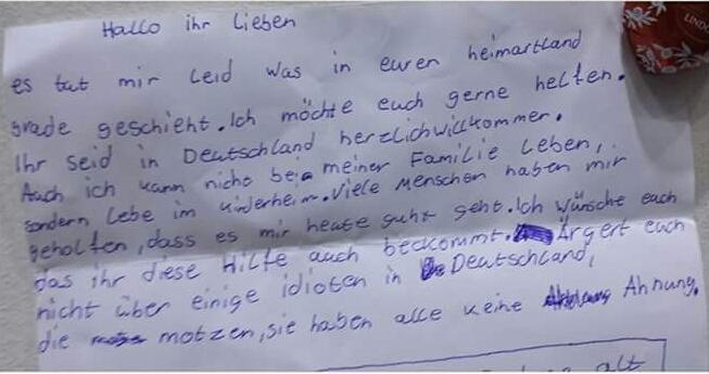 Sarahkiez's tweet photo. Dieser Brief lag heute bei einer Spende in der Kleiderkammer bei. Kinder sind großartig  <3 http://t.co/SZ6BLe8PJm