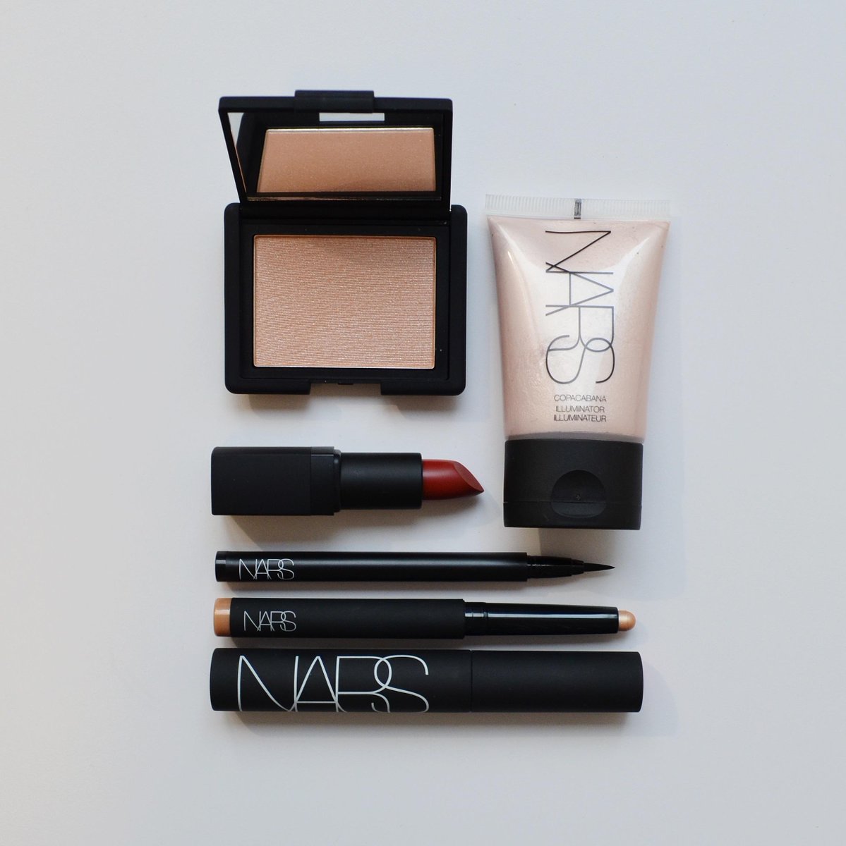 NARSCosmetics's tweet photo. A subtle eye, bold lip, and strong highlight. http://t.co/qBnIKrP4TT