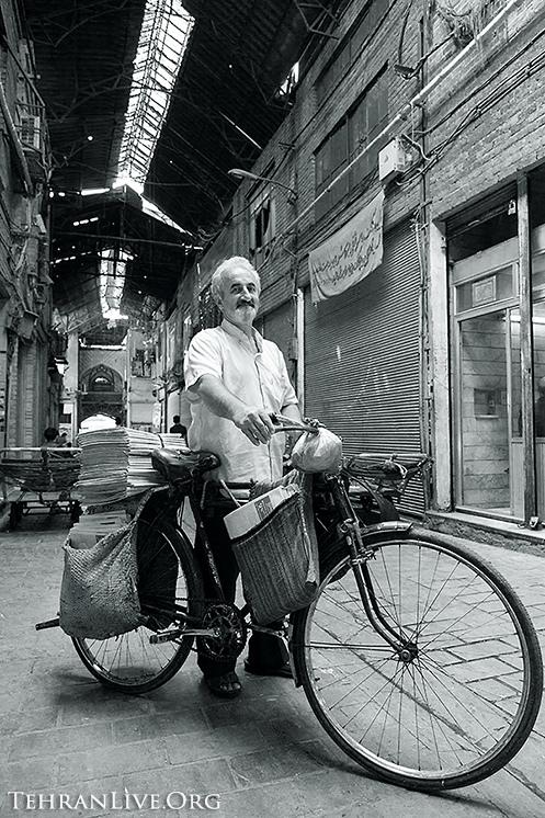 Newspaper Delivery Man tehranlive.org/2015/09/05/new…