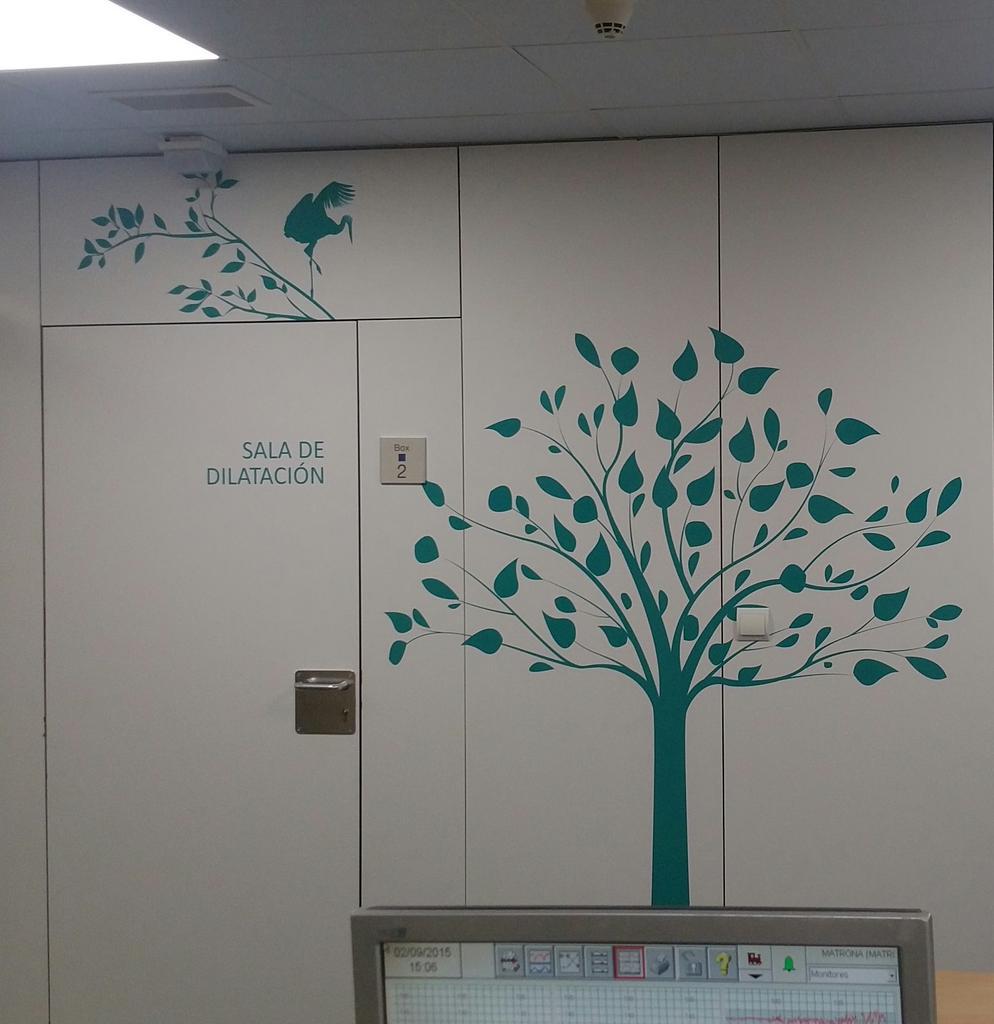 GemaGlvez's tweet photo. Paritorio @quironsalud Madrid estrena look con la #vueltaalcole, aunq los profesionales son los q lo hacen atractivo! http://t.co/a0R8VT2Tbq