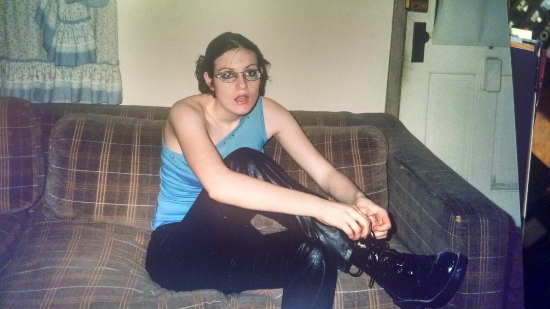 _katiestebbins_'s tweet photo. you guys i was such a cool teen #sarcasm #clocktheshoes #andthepants http://t.co/Ld9JzbTZHG
