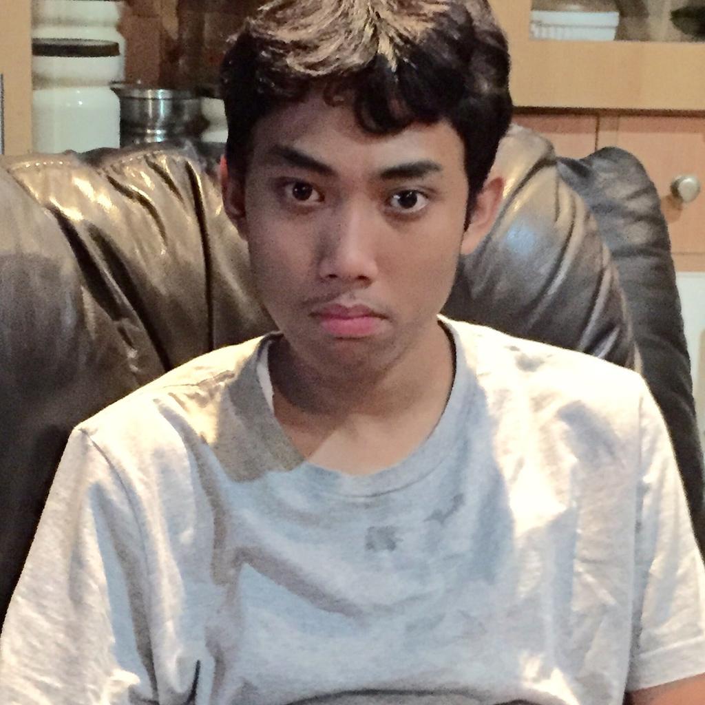 via <a href="/MinoMinojawa80/">Mino Mino</a>: Orang hilng, hub 08139408751, hilang dari rumah kemaren di daerah cigadung dago, pake baju ungu,