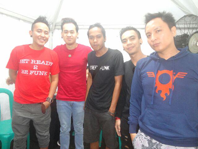 Enno_91Funk's tweet photo. #Tigaraksafestival @funkykopral_fk @robbyfunk @hendryfunky @wisnu_groove http://t.co/asKtVEzFcL