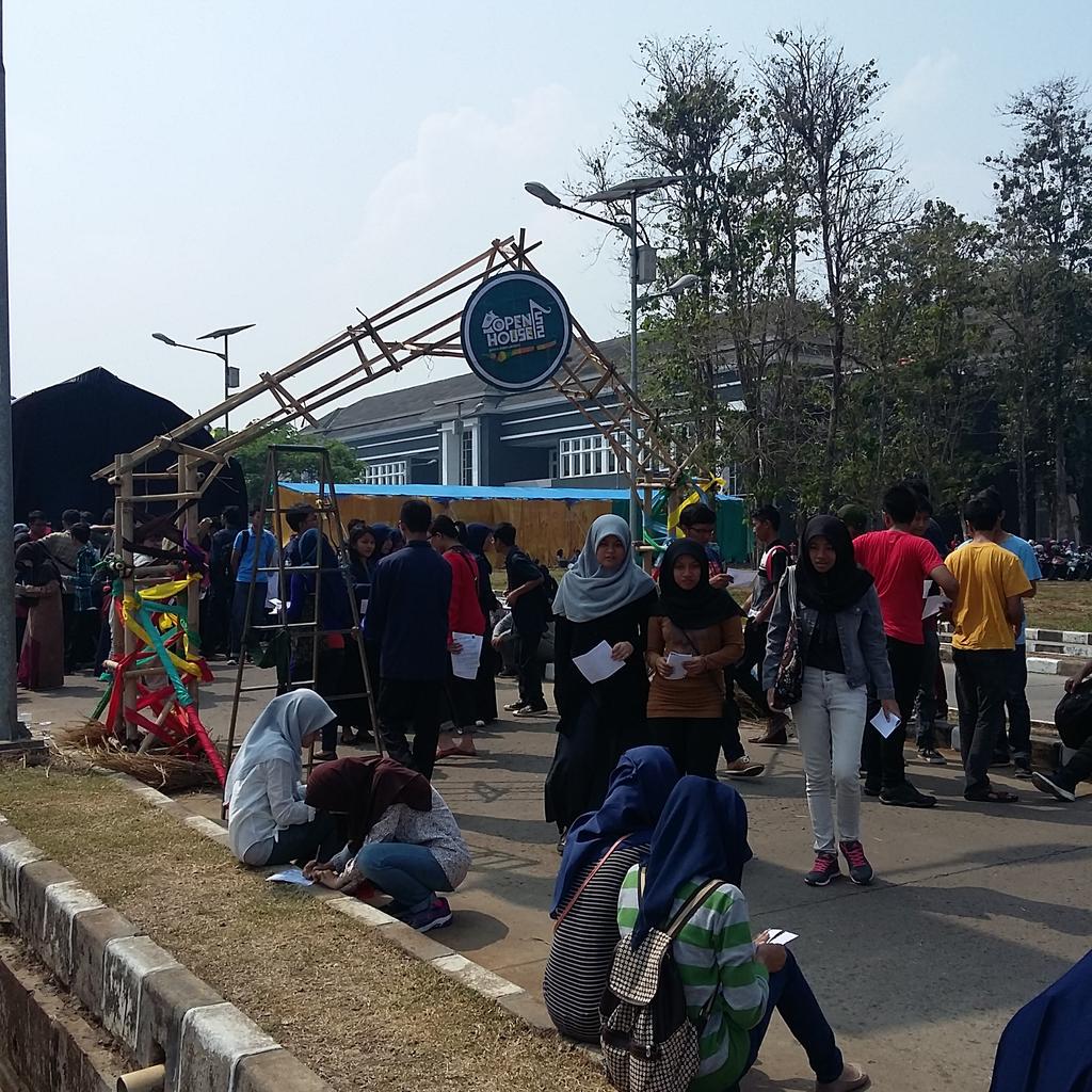 openhouseipb52's tweet photo. Next cloter mahasiswa Cakra Nusantara. Enjoy the fest ya, semoga dapet banyak ilmu:) http://t.co/oiEwLAwXsS