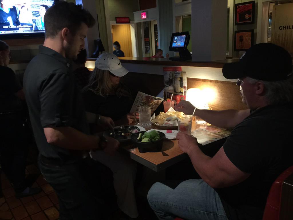 baseball_gurl23's tweet photo. Trevor Montierth makin that guac! #Team Sandy #todayschilis #bestusutah @DingmanAdam @PSchoulten @Juan23Cortes http://t.co/2fedSui2TJ