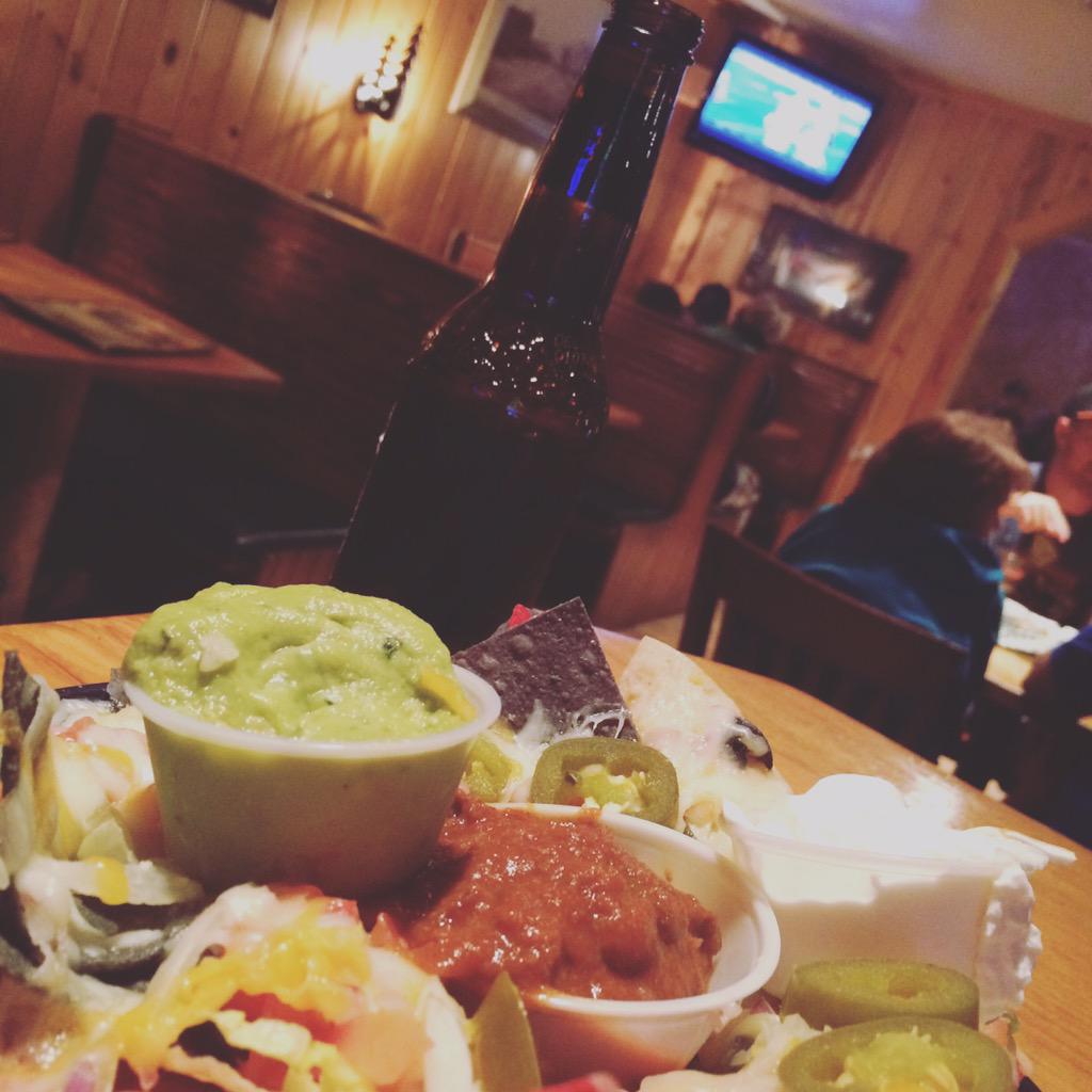 JillMaryMummert's tweet image. Boise Football on the TV and this just happened!!! #boisestatefootball #haveacoldone