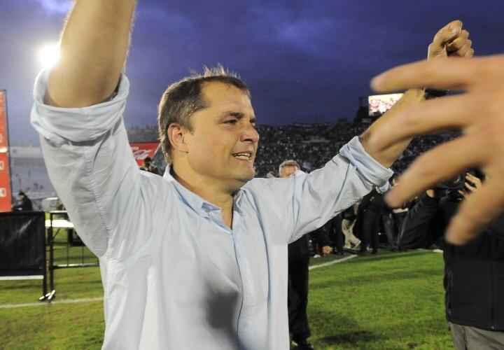 Juega mal Uruguay y ya se siente el aleteo del buitre...