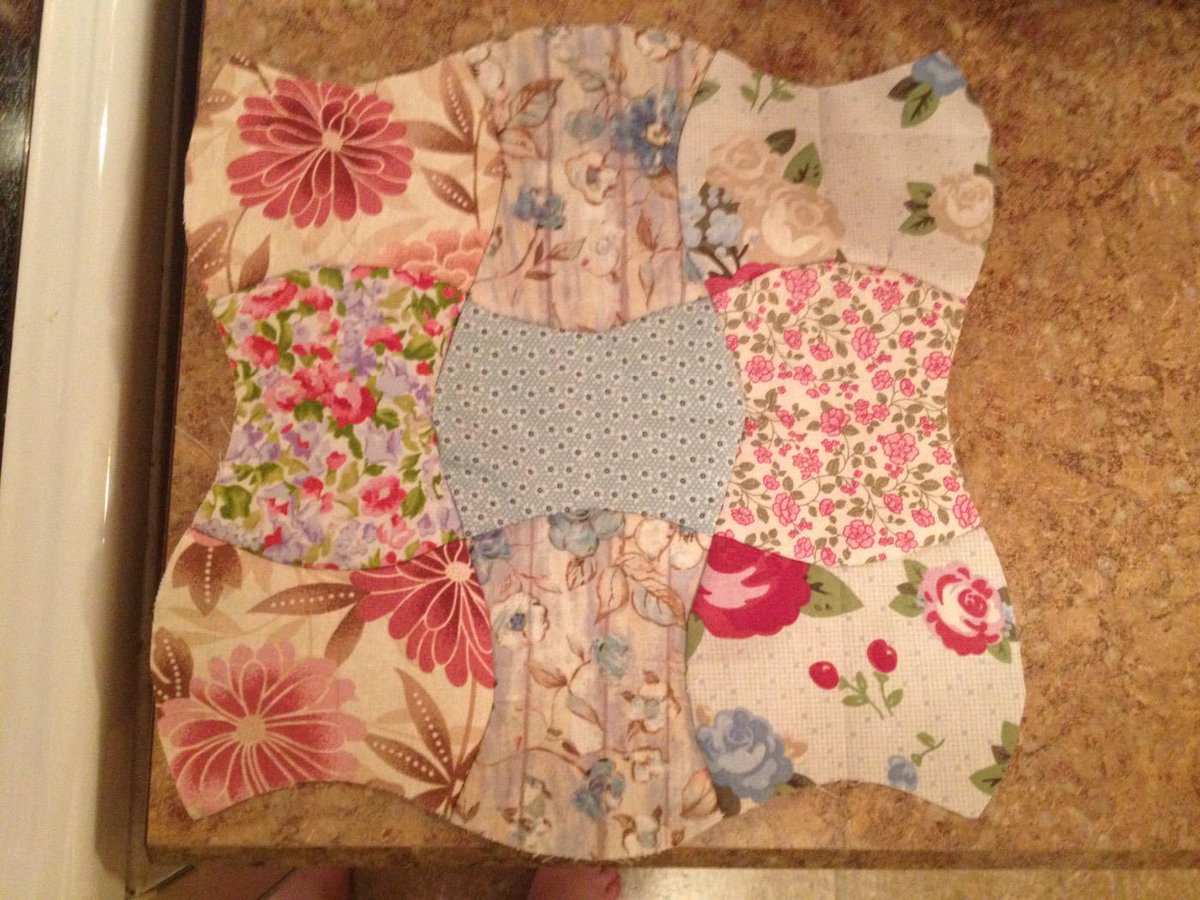 CowtownCrafter's tweet photo. New project started - new rulers I got in the mail today. @MissouriQuiltCo #AppleCoreQuilt http://t.co/ivbE3EjE6o