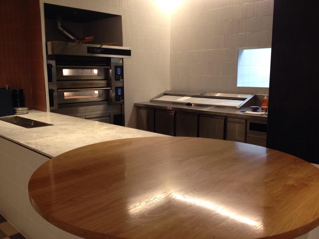 Jezk28's tweet photo. Pizza Bar... That's the best new feature!! #QantasPerth http://t.co/WNZ1ayxQip