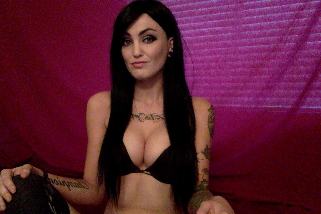 MissKatyMax's tweet photo. Come play in my room, now! http://t.co/XNMnwjKrOH @Flirt4FreeGirls @Flirt4Free @EyeCandyJobs http://t.co/rU4dOBqOWy