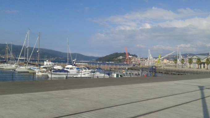 Paseando por Vigo y sus calles y un tiempo genial#notodoestrabajar# http://t.co/lFizW6w180
