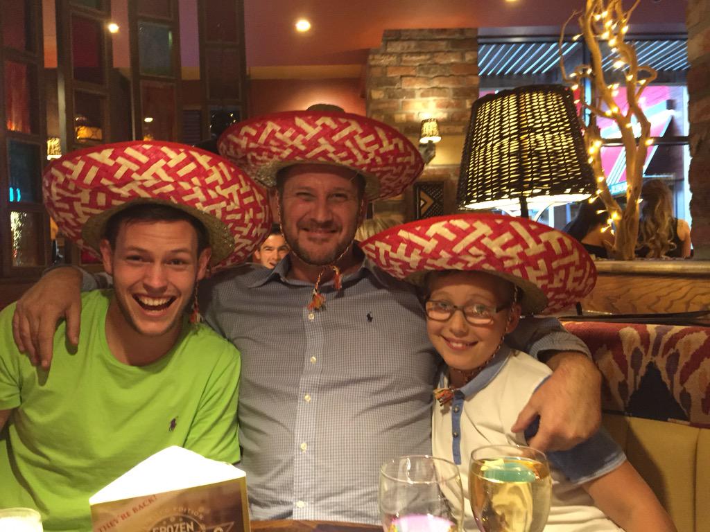 BVSvets1's tweet photo. Night out with the kids http://t.co/rzVAJpxPOE